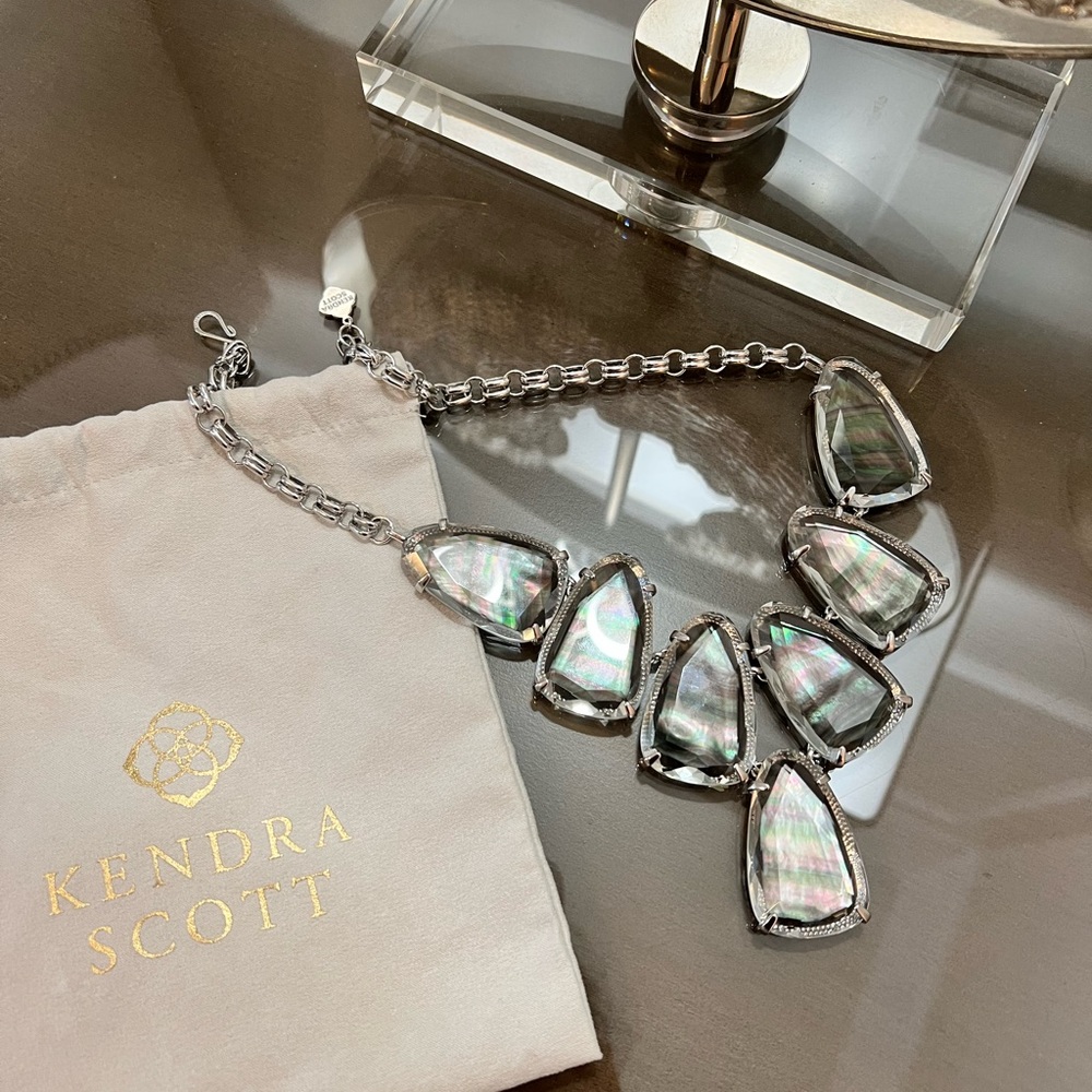 Kendra Scott Harlow Oyster Mother of Pearl Necklace